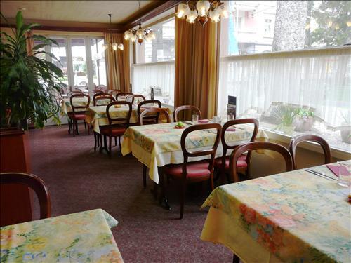 La Dent-Du-Midi Hotel & Restaurant 圣莫里斯 餐厅 照片